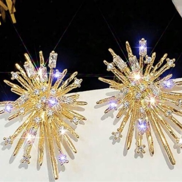 Gold Starburst Earrings - Picture 1 of 4